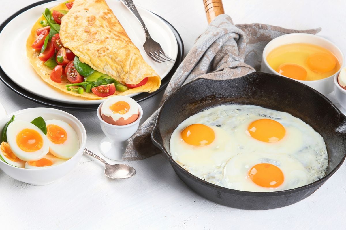 Cooking eggs in safe non-stick cookware such as cast iron