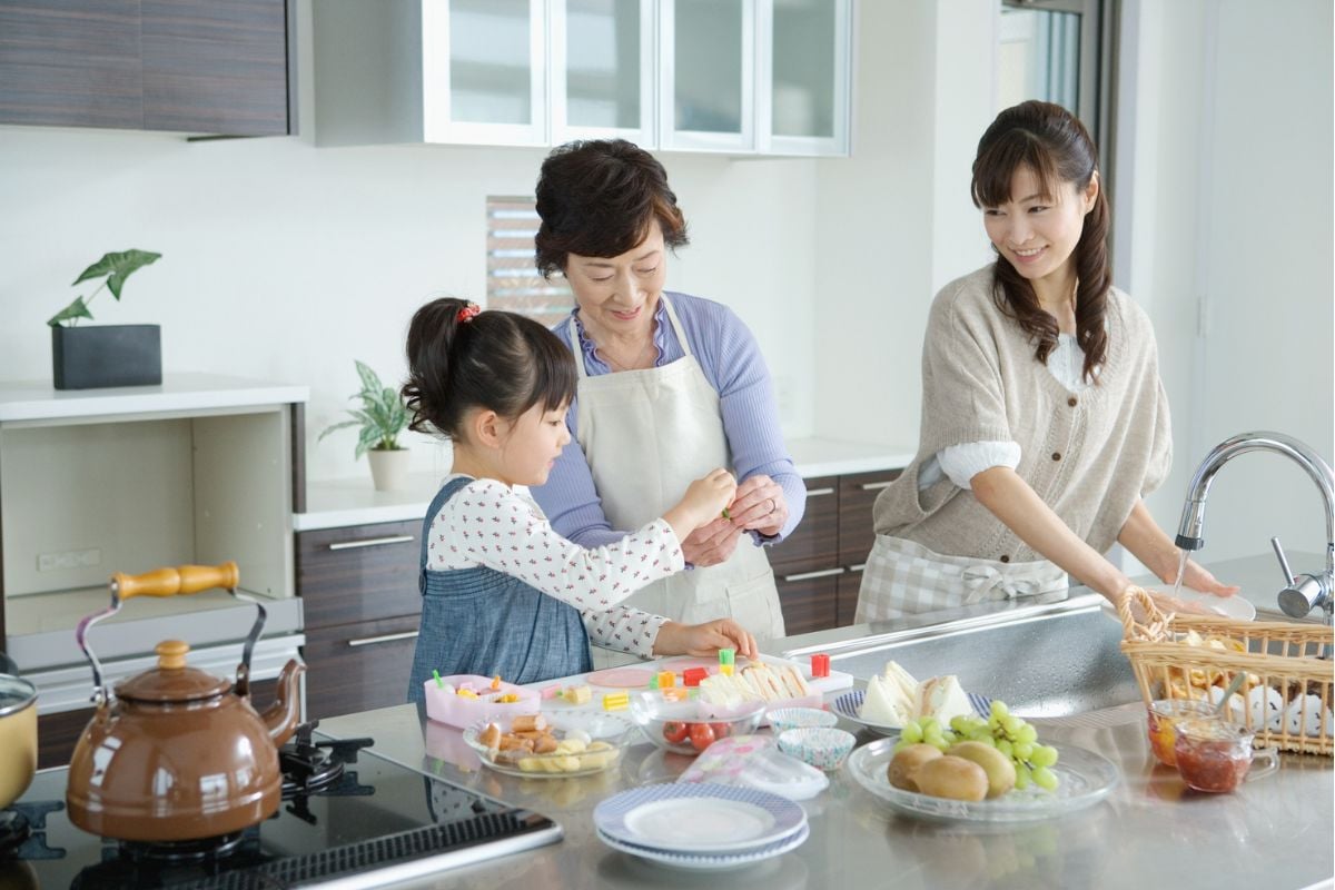 I Read Labels For You  opinion on What Is The Our Place Always Pan Made Of