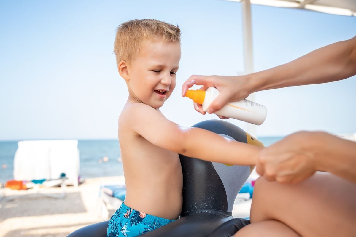 I Read Labels For You opinion on why it is best not to use spray baby sunscreen.